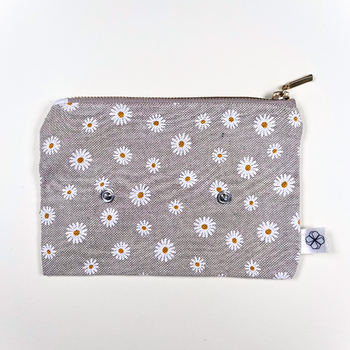 Mała kosmetyczka w margaretki na Twój szampon i odżywkę